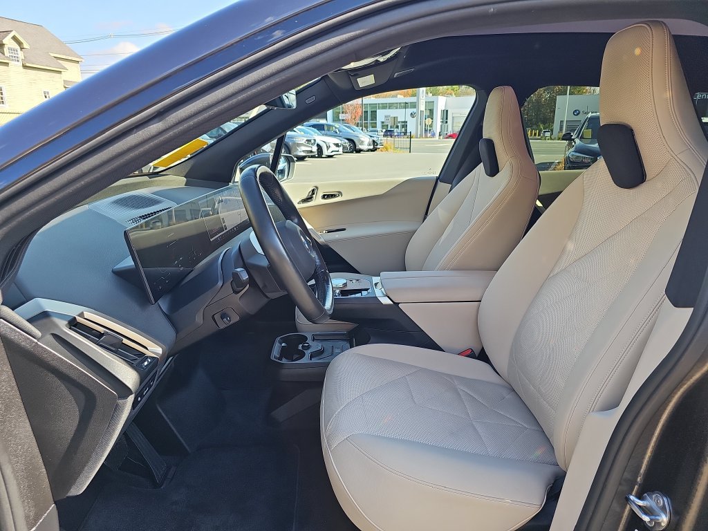 Used 2024 BMW iX xDrive50 w/ Premium Package AWD/4WD image 10