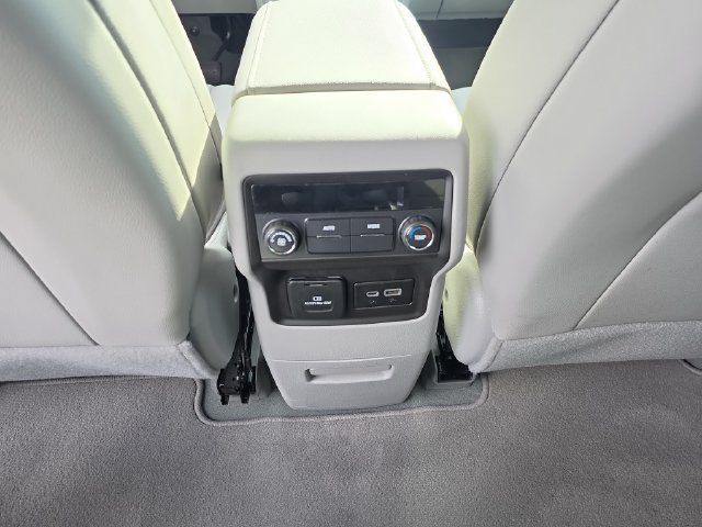 Certified 2023 GMC Acadia SLT FWD image 13
