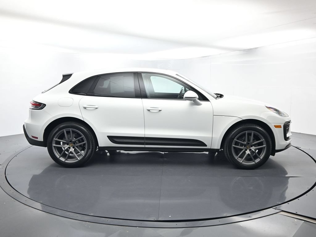 Certified 2025 Porsche Macan AWD/4WD image 16