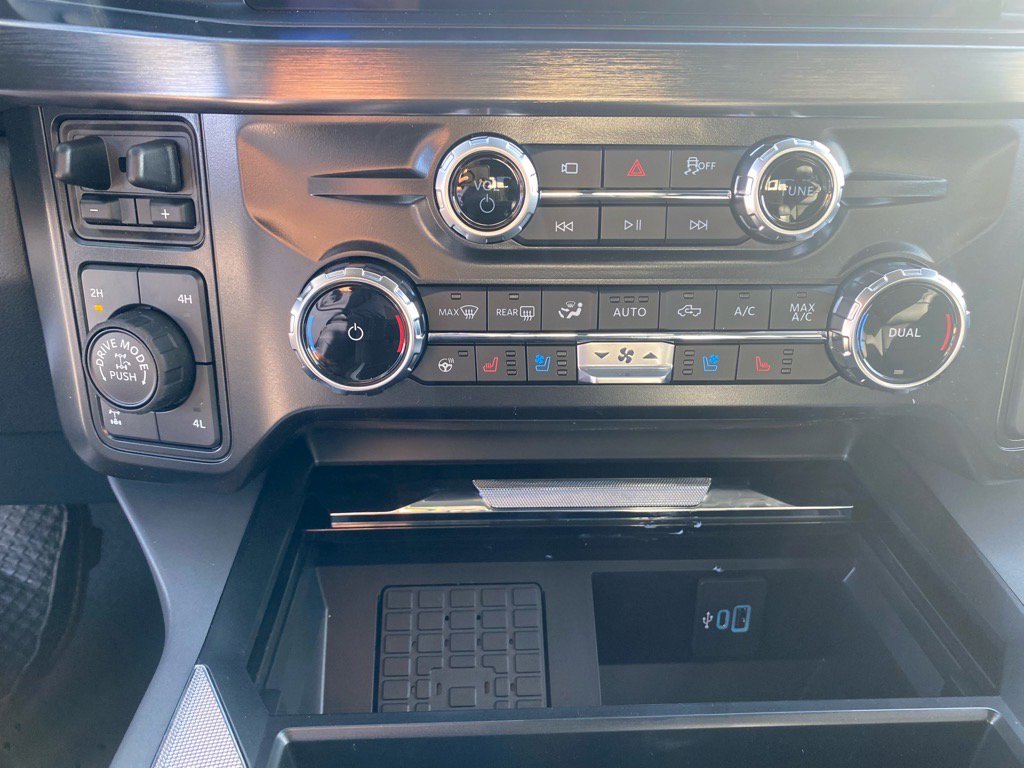 New 2025 Ford F250 Lariat w/ Lariat Ultimate Package image 23