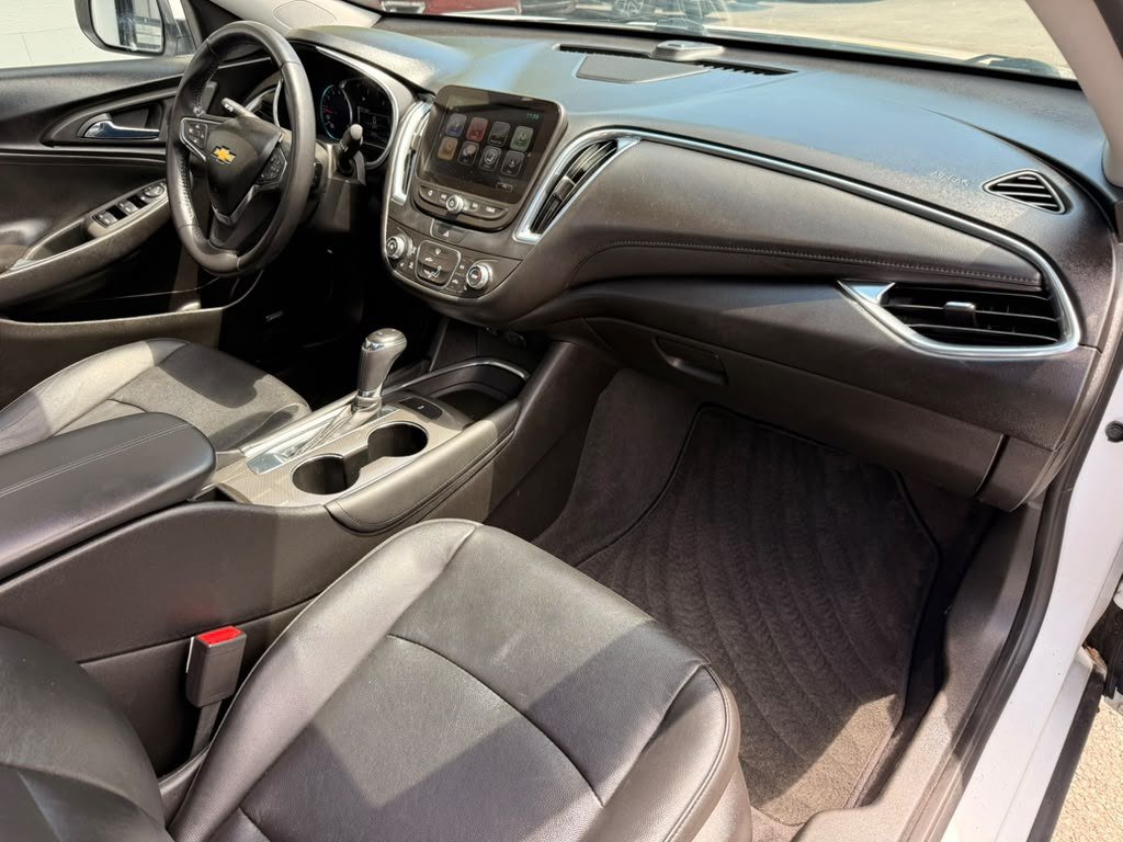 Used 2018 Chevrolet Malibu LT w/ Leather Package FWD image 20