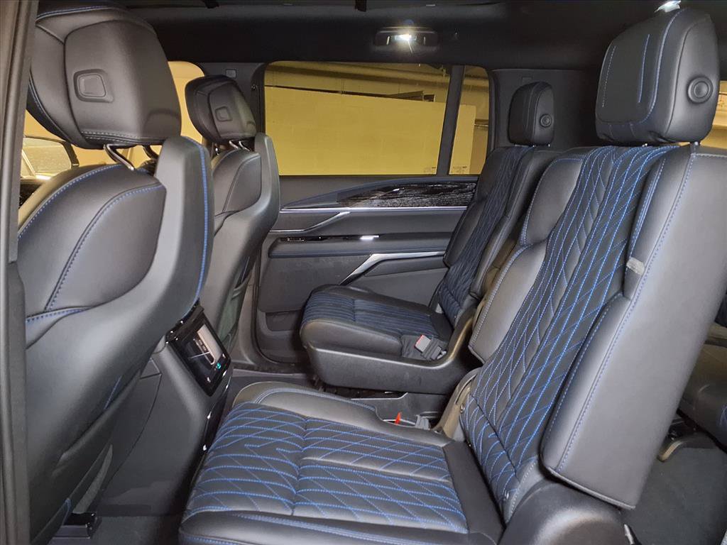 New 2026 Cadillac Escalade IQL Luxury AWD/4WD image 12
