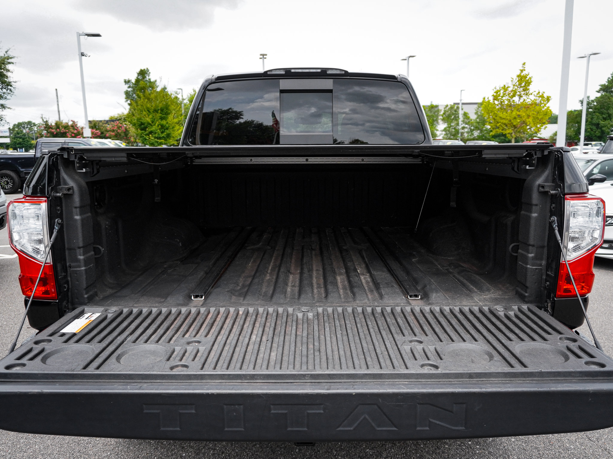 Used 2021 Nissan Titan SV w/ SV Convenience Package AWD/4WD image 31
