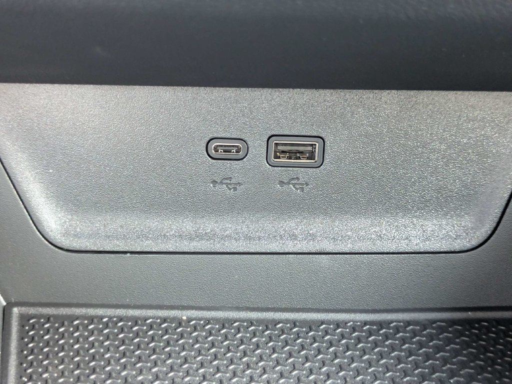 New 2026 Chevrolet Equinox LT w/ Convenience Package II FWD image 24