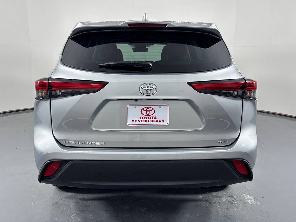 Used 2023 Toyota Highlander XLE image 5