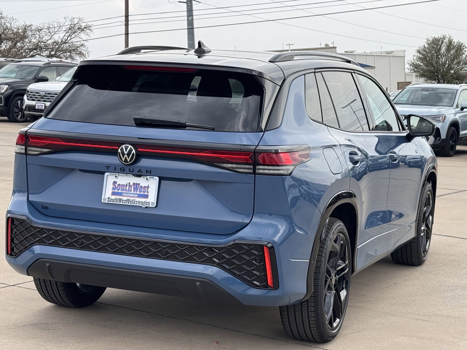 New 2026 Volkswagen Tiguan SE R-Line image 4