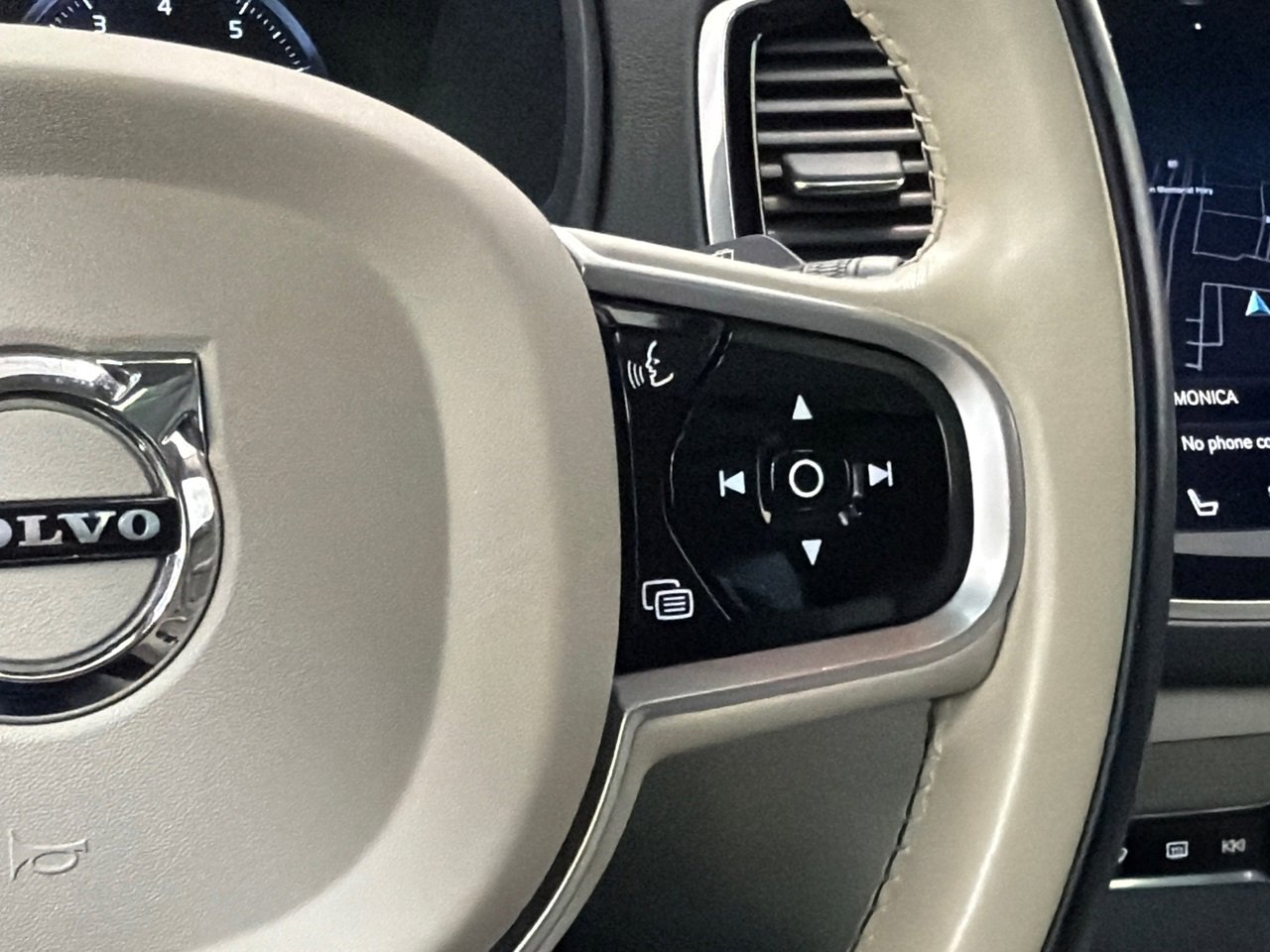 Used 2021 Volvo XC90 T6 Inscription w/ Protection Package Premier image 24