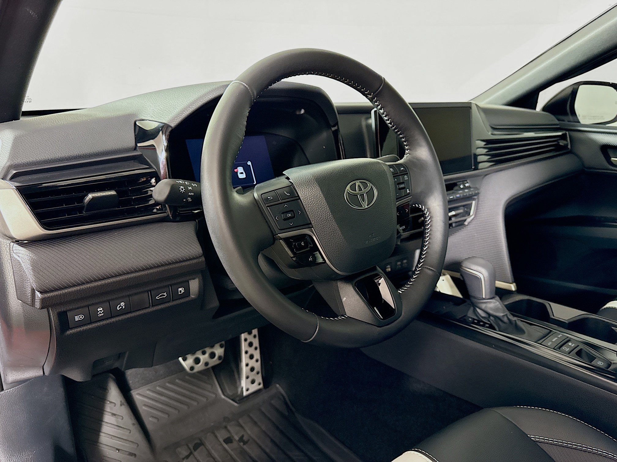 Certified 2026 Toyota Camry Hybrid FWD image 9