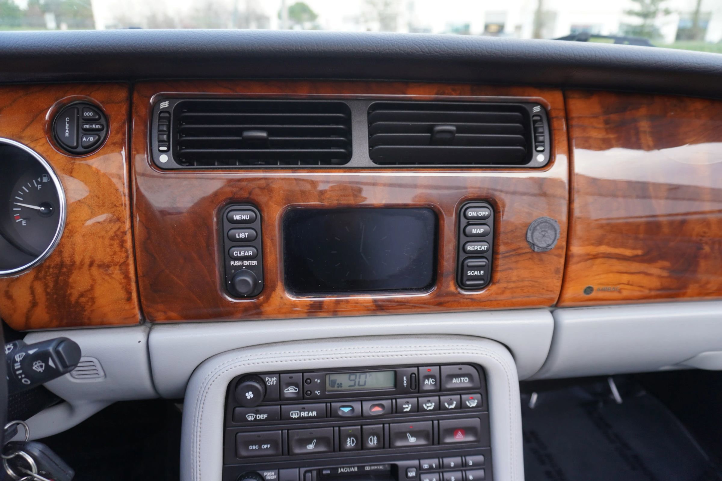 Used 2005 Jaguar XK8 Convertible image 12