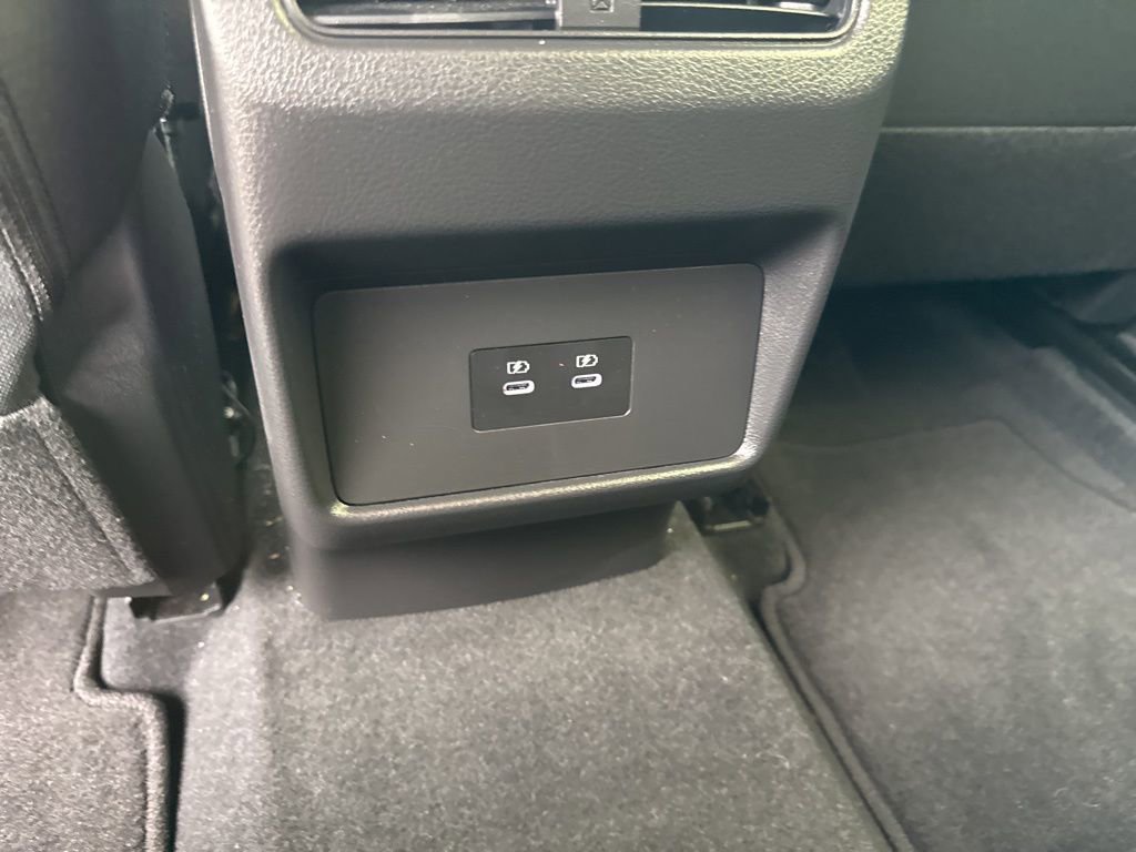 Used 2024 Nissan Rogue SV image 36