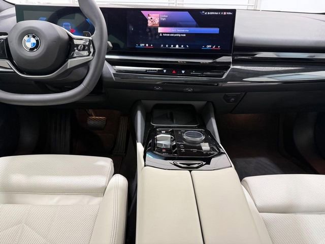 Used 2024 BMW 530i xDrive w/ Premium Package AWD/4WD image 9