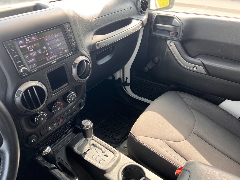 Used 2018 Jeep Wrangler Unlimited Sport w/ Connectivity Group AWD/4WD image 20