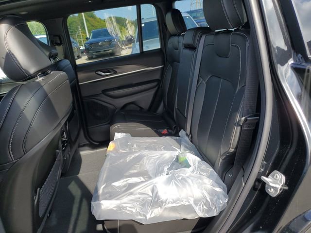 New 2025 Jeep Grand Cherokee Limited w/ Black Appearance Package image 16
