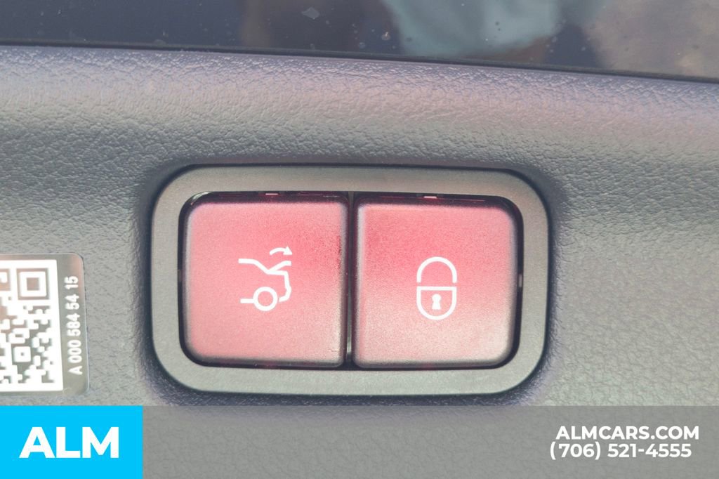 Used 2025 Mercedes-Benz C 300 Sedan image 9