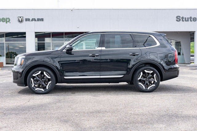Used 2025 Kia Telluride S FWD image 2