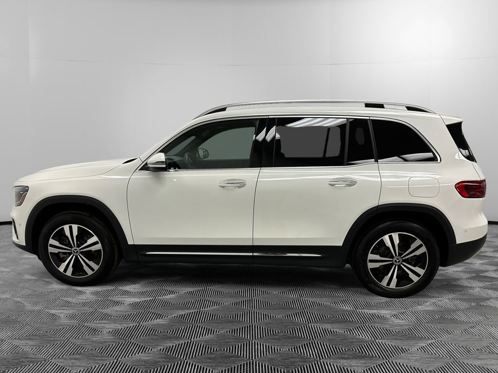 Used 2025 Mercedes-Benz GLB 250 4MATIC image 2