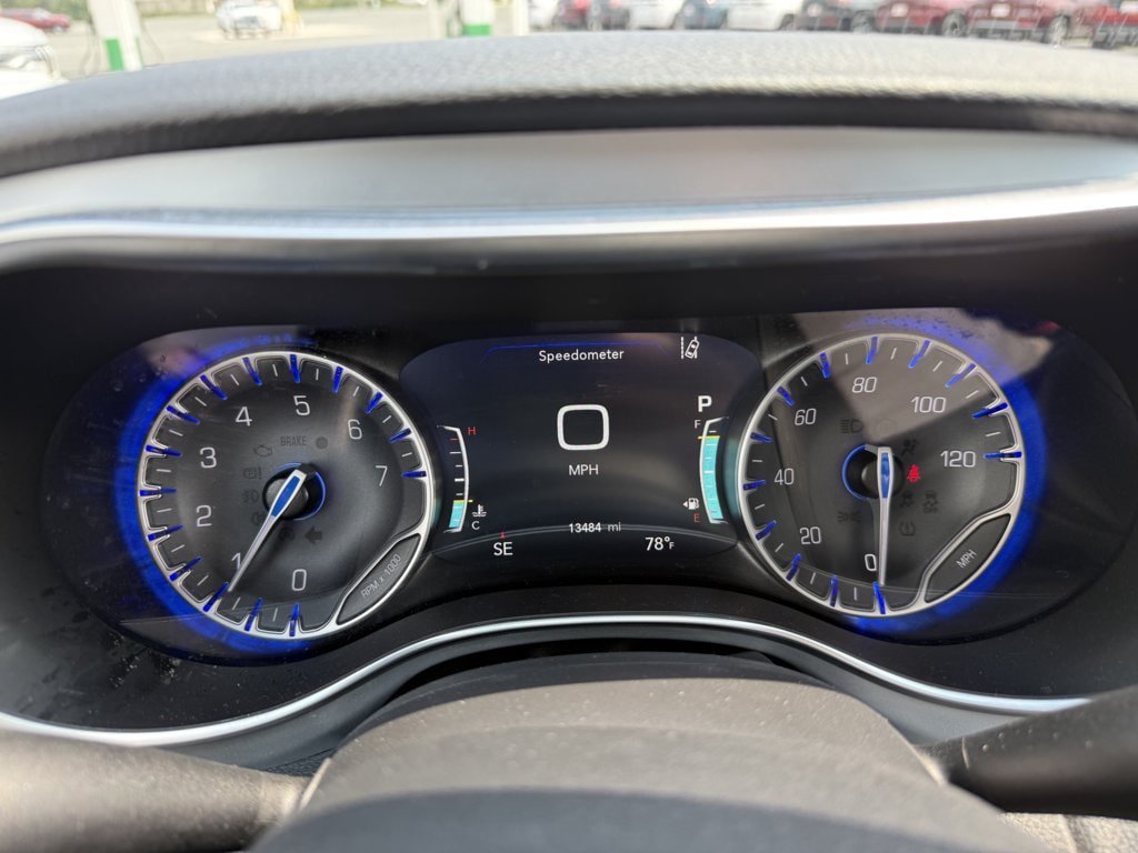 Used 2026 Chrysler Pacifica Limited FWD image 21