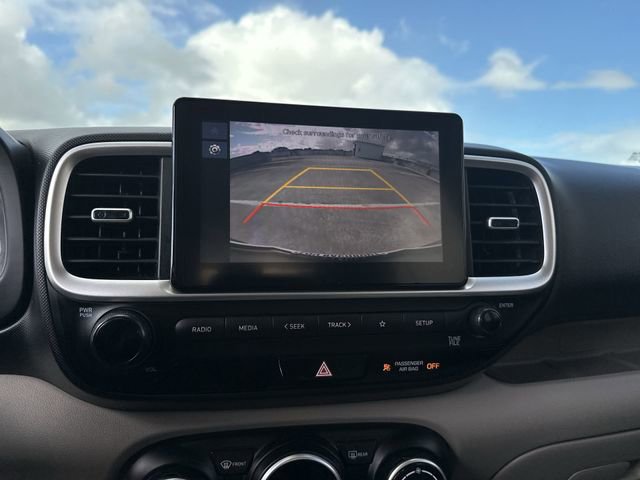 Used 2023 Hyundai Venue SEL FWD image 24