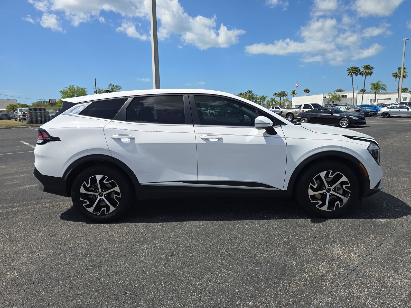 Used 2023 Kia Sportage EX image 3
