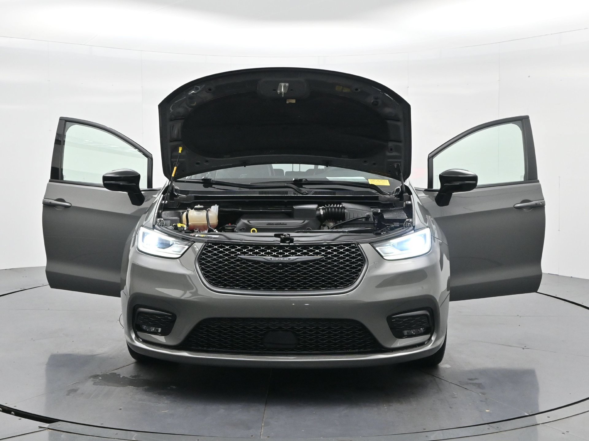 Used 2025 Chrysler Pacifica Limited FWD image 39