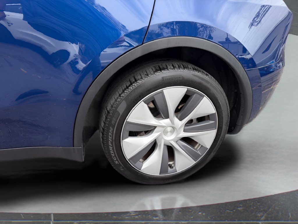 Used 2024 Tesla Model Y Long Range AWD/4WD image 10