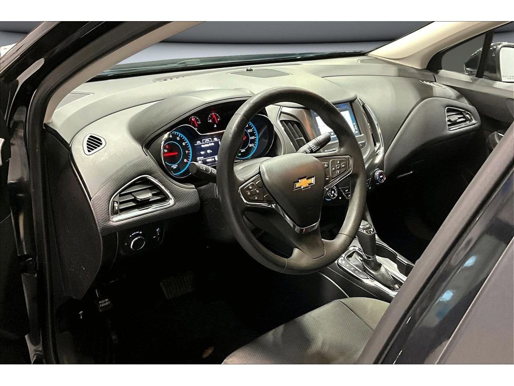 Used 2018 Chevrolet Cruze LT w/ Convenience Package image 15