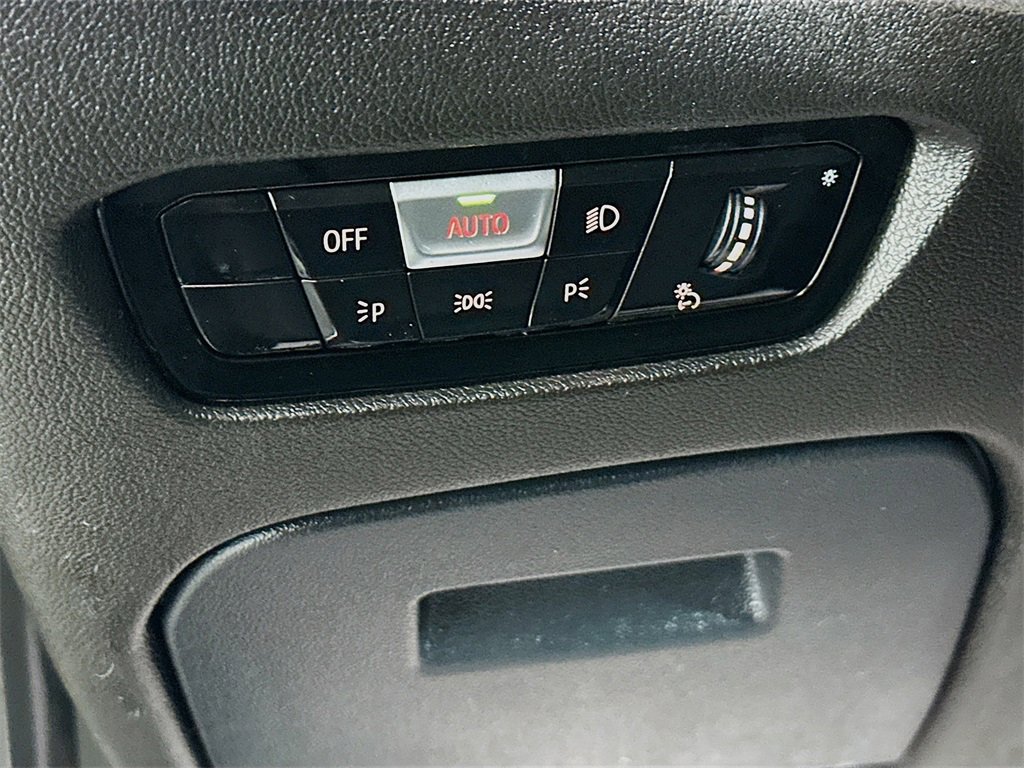 Used 2020 BMW 330i xDrive Sedan w/ Convenience Package image 10