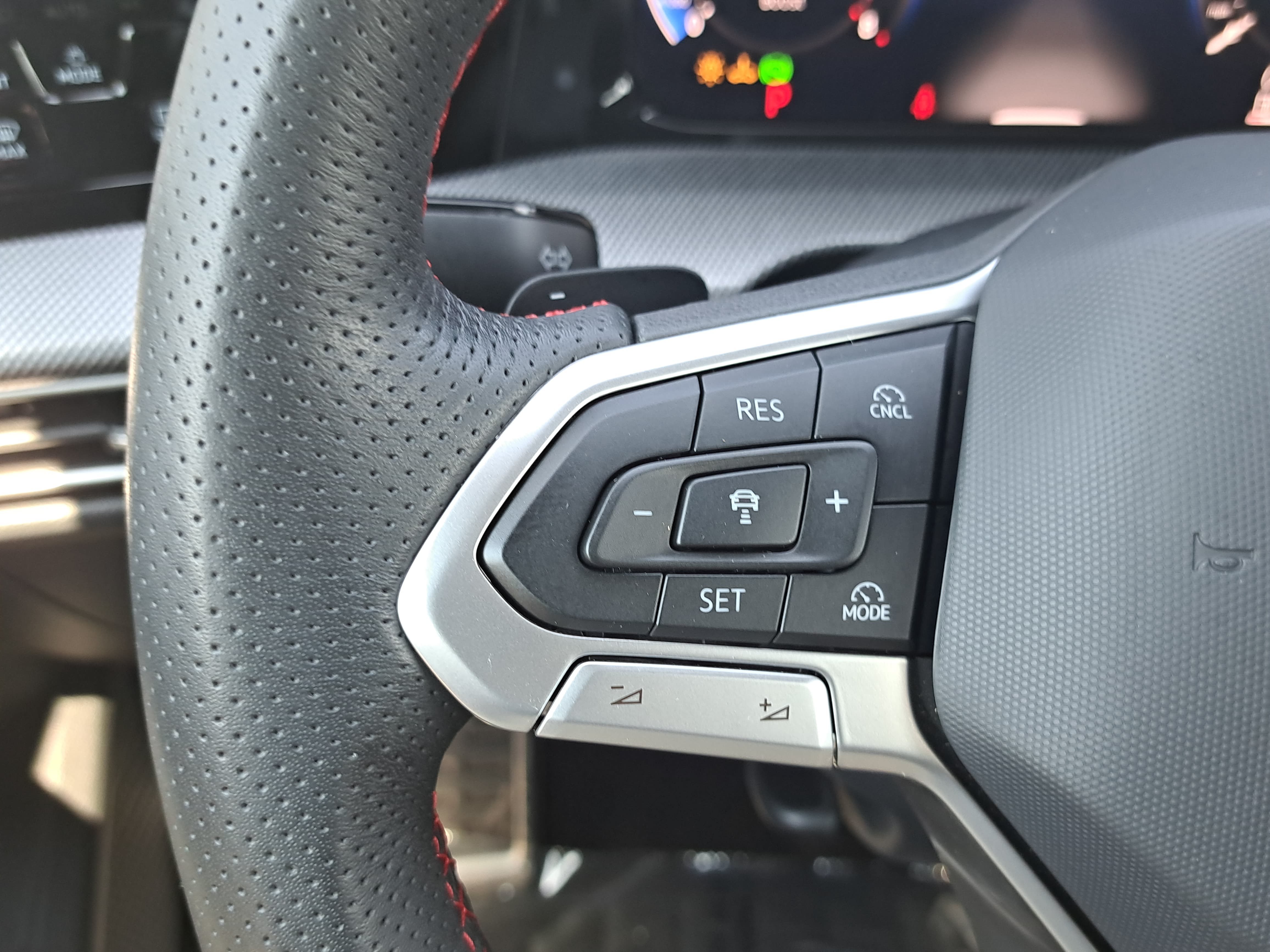 Certified 2025 Volkswagen GTI Autobahn FWD image 17