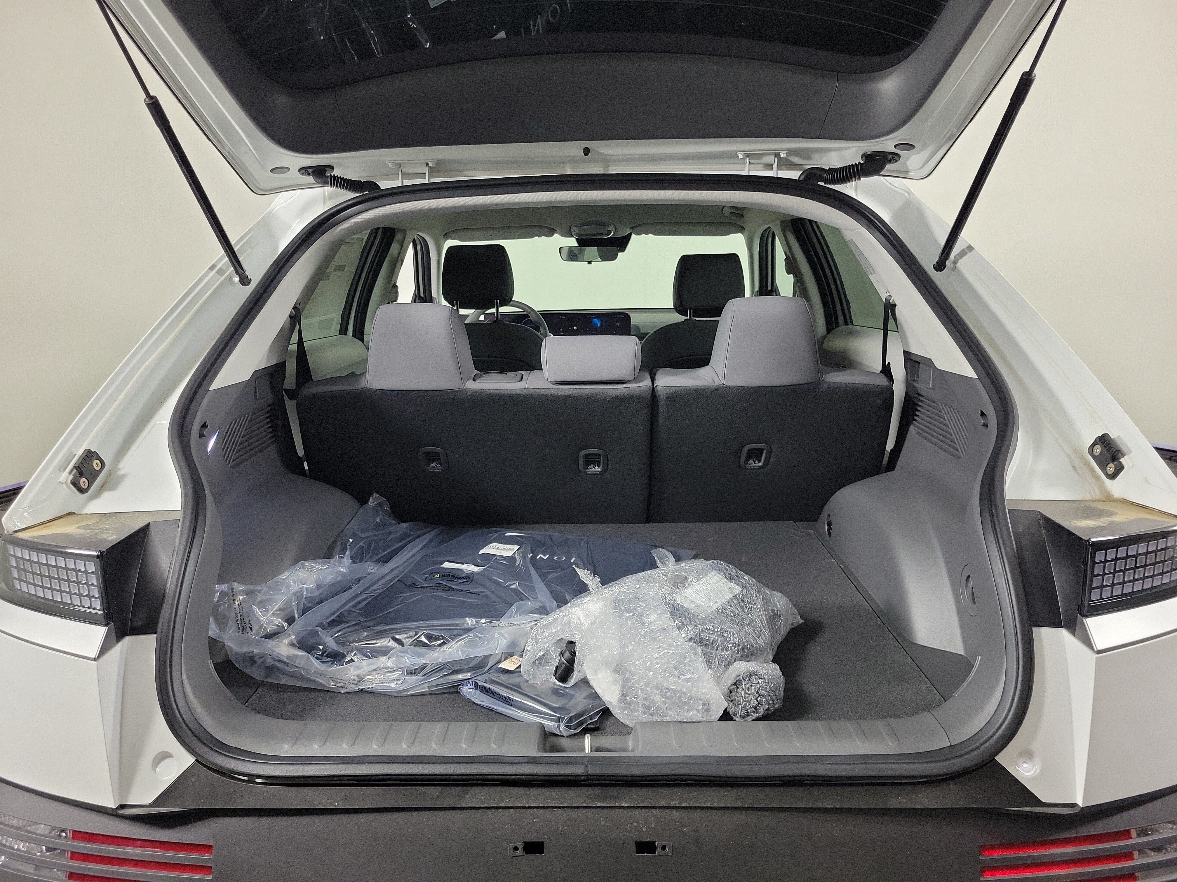 New 2026 Hyundai Ioniq 5 SE AWD/4WD image 36