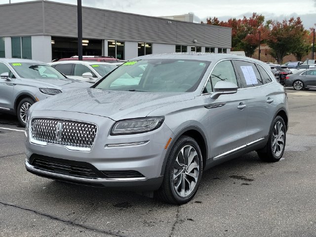 Used 2023 Lincoln Nautilus Reserve FWD image 2