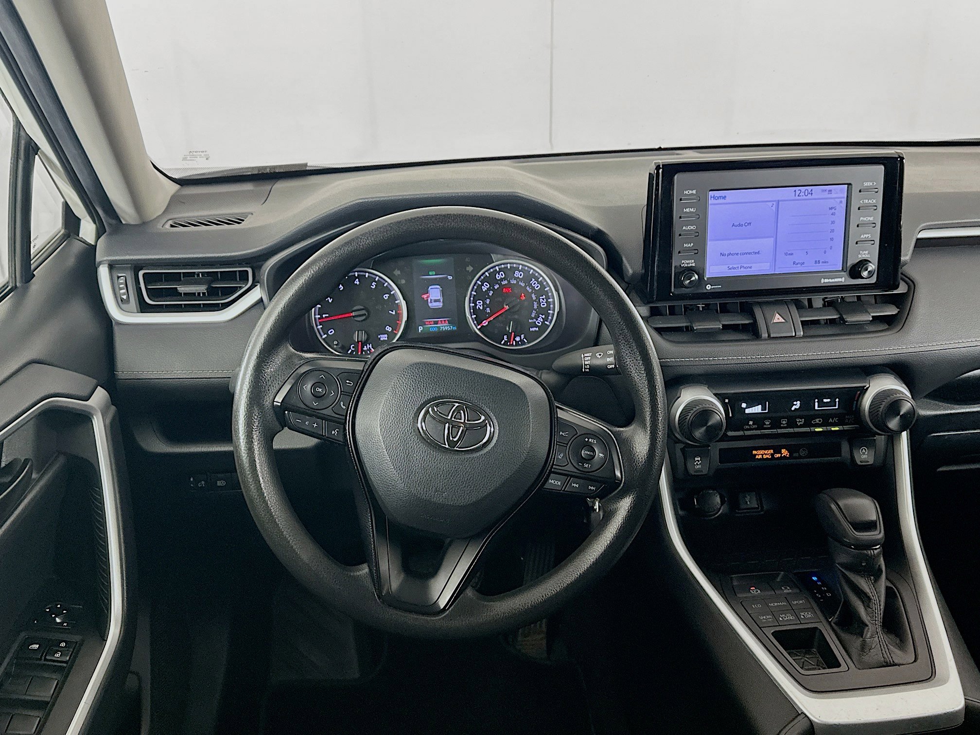 Used 2021 Toyota RAV4 LE AWD/4WD image 16