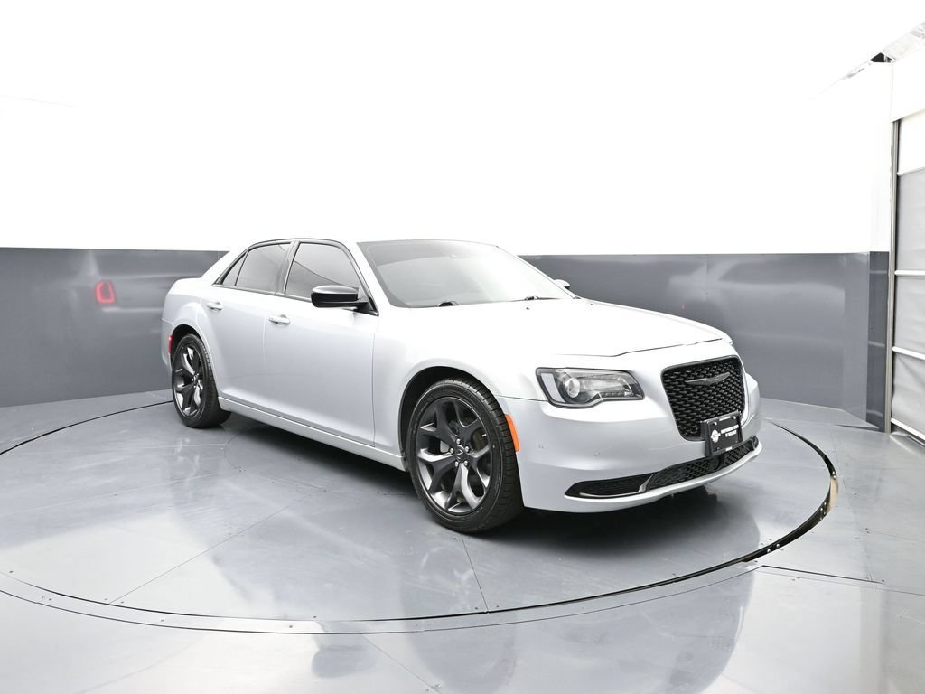 Used 2023 Chrysler 300 Touring w/ Safetytec Plus Group RWD image 1