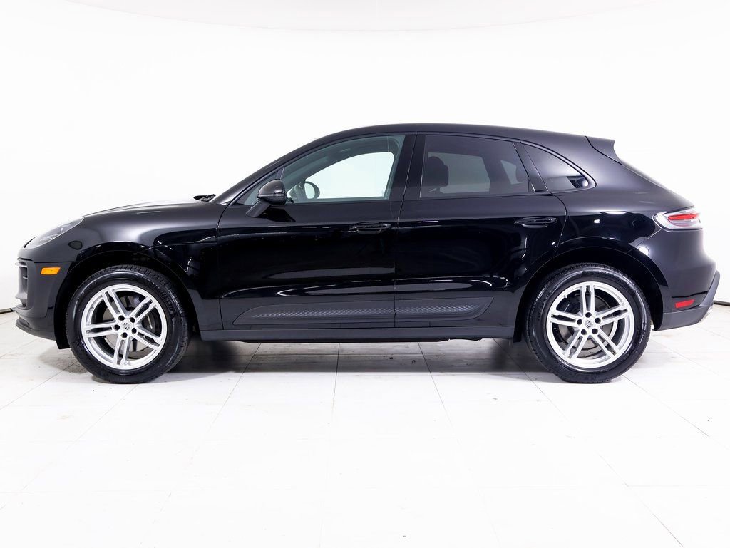 Certified 2025 Porsche Macan AWD/4WD image 2