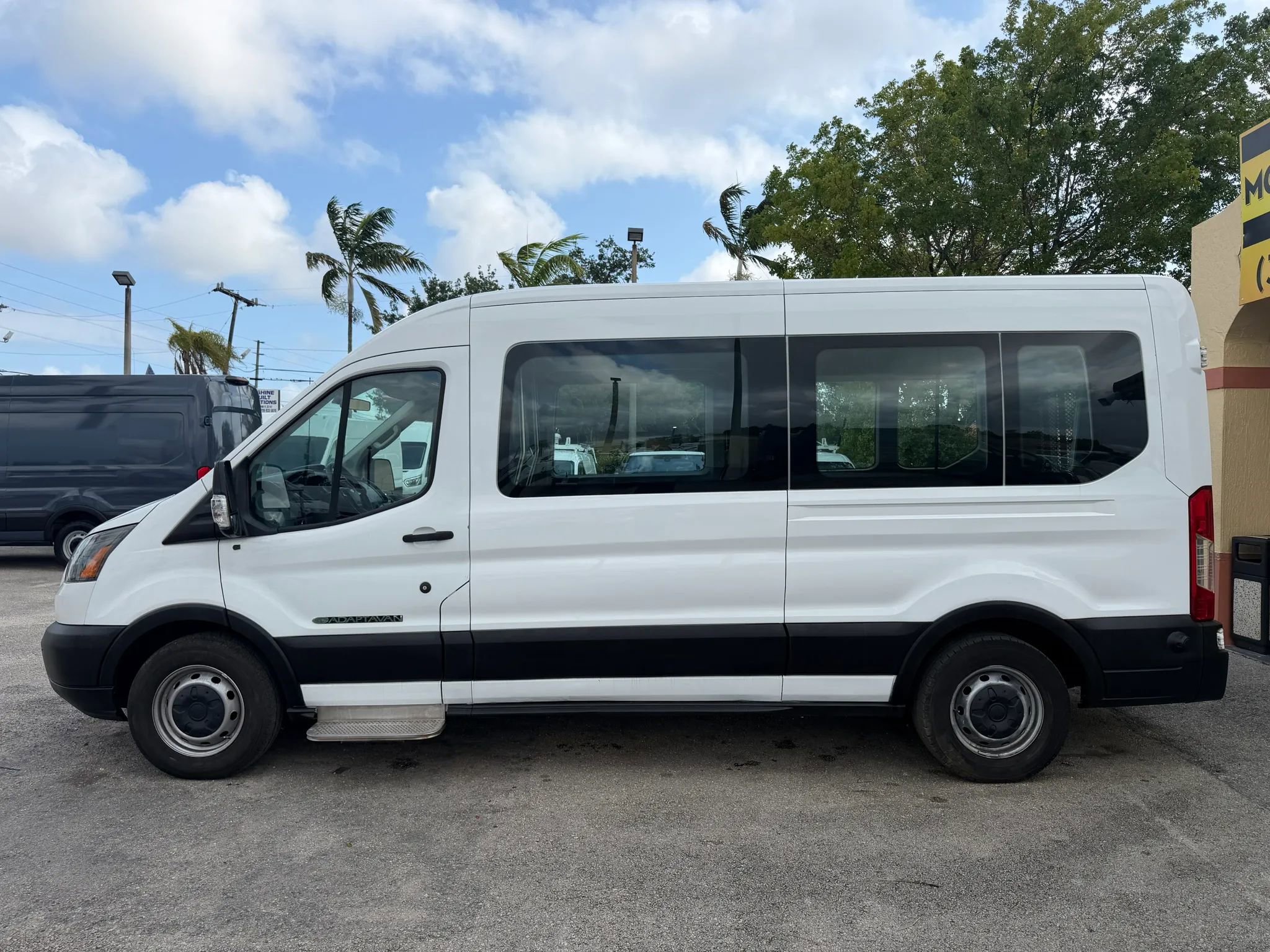 Used 2017 Ford Transit 350 XL RWD image 4