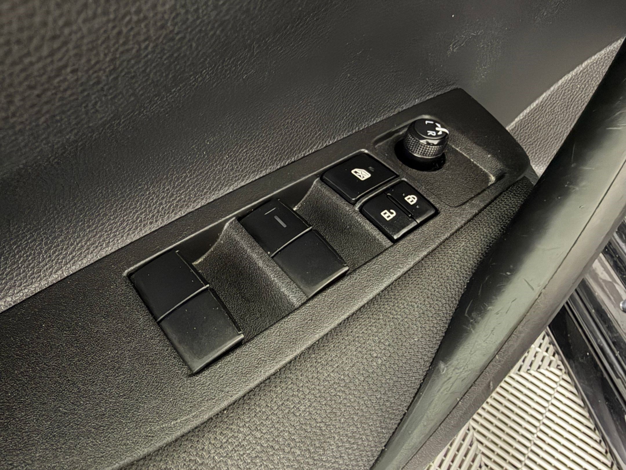 Used 2025 Toyota Corolla LE FWD image 10