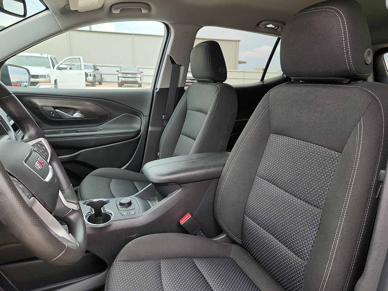 Used 2024 GMC Terrain SLE w/ Driver Convenience Package FWD image 13