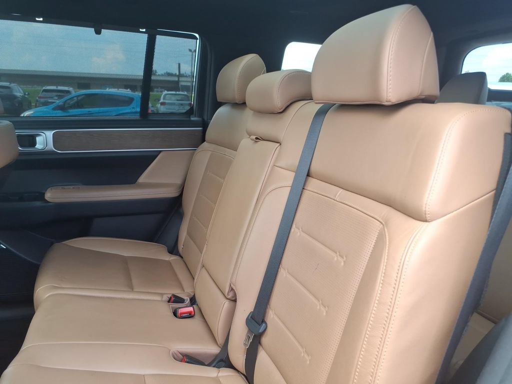 Used 2024 Hyundai Santa Fe Limited FWD image 13