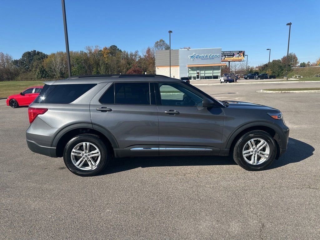Used 2022 Ford Explorer XLT image 6