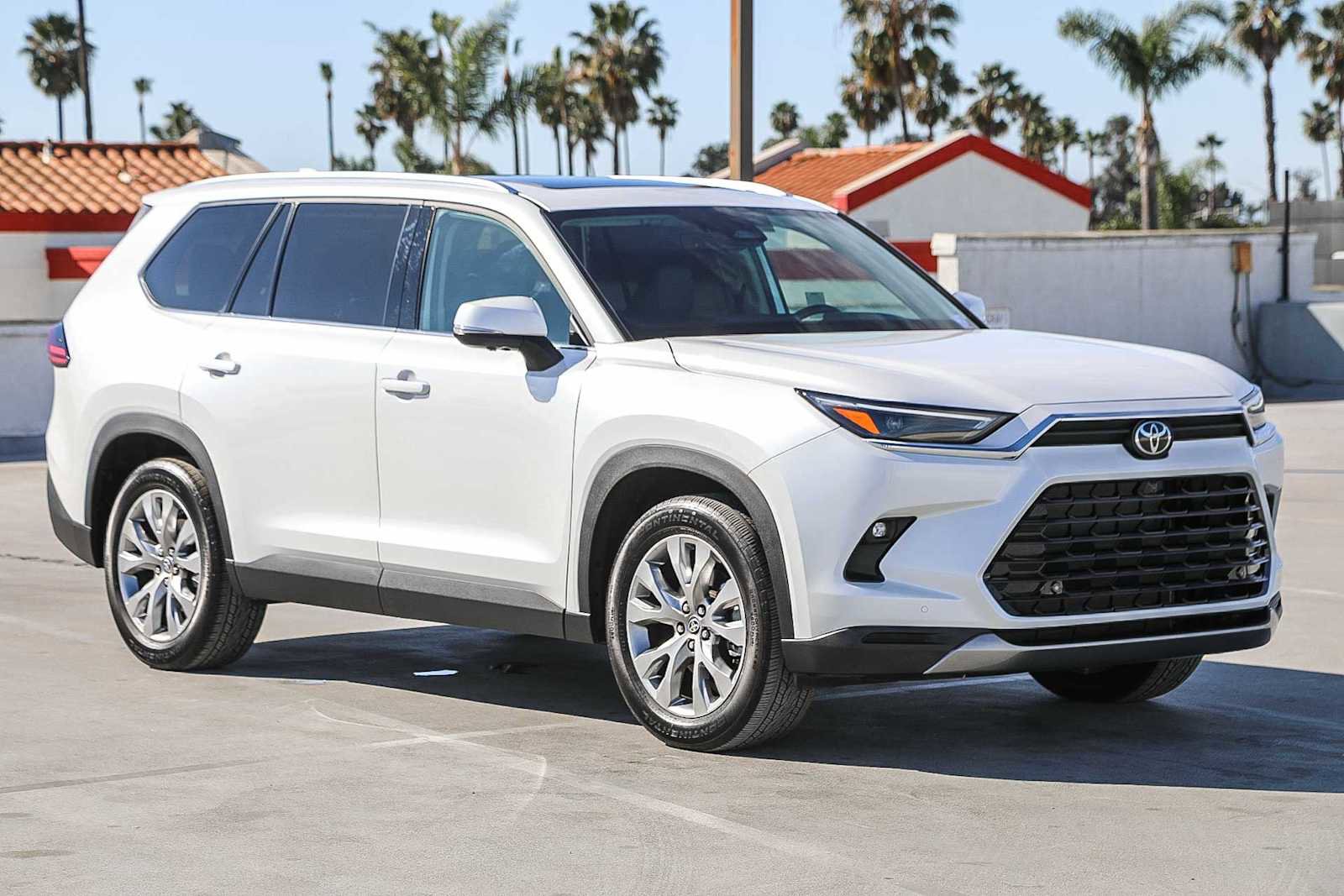 Used 2025 Toyota Grand Highlander Limited image 4