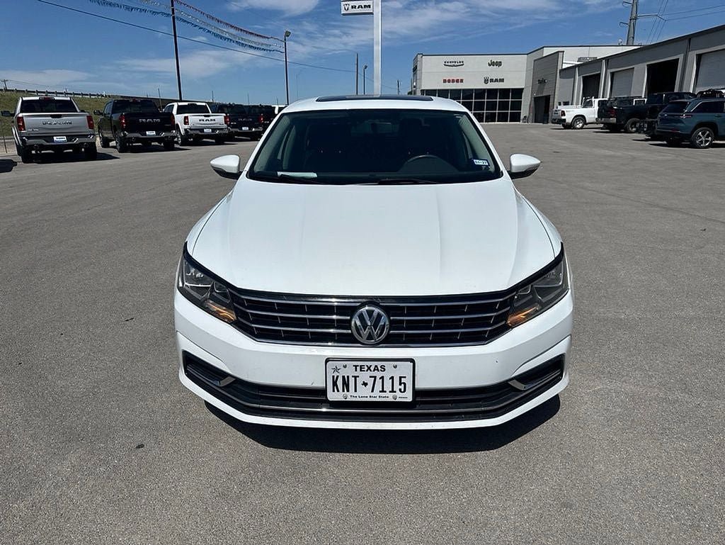 Used 2016 Volkswagen Passat 1.8T SE FWD image 2