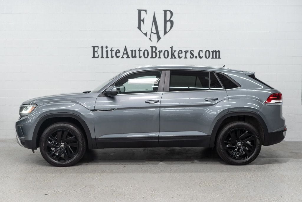 Used 2023 Volkswagen Atlas Cross Sport SE w/ Black Wheel Package AWD/4WD image 2