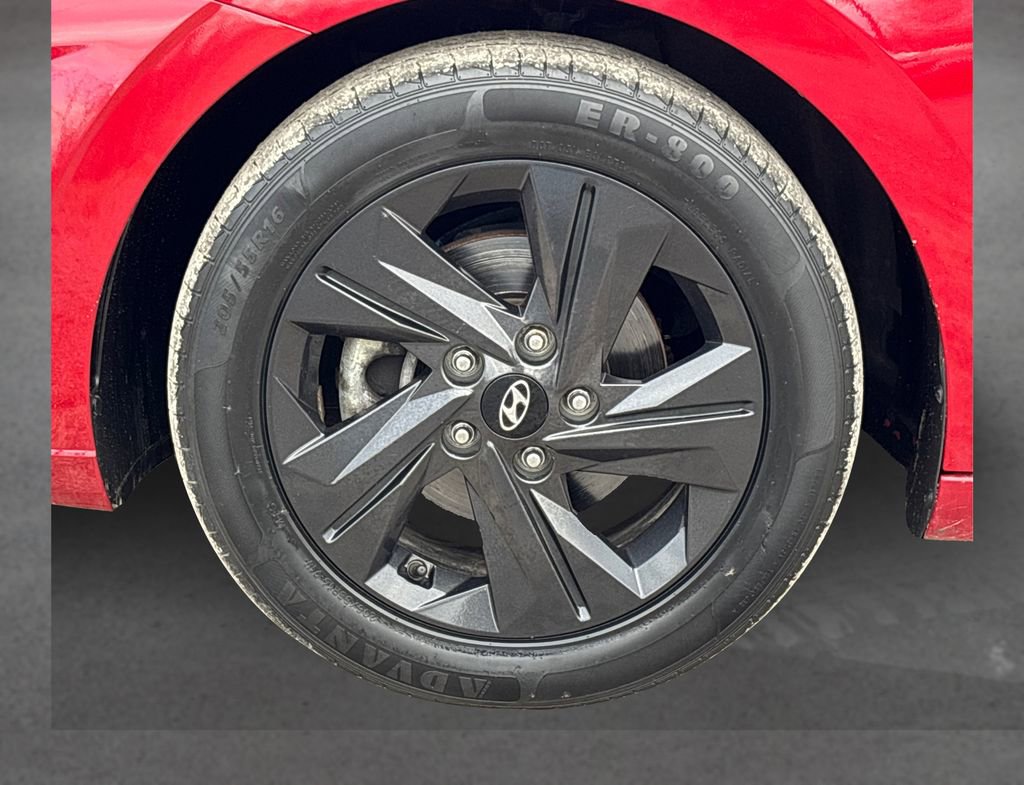 Used 2021 Hyundai Elantra SEL image 14