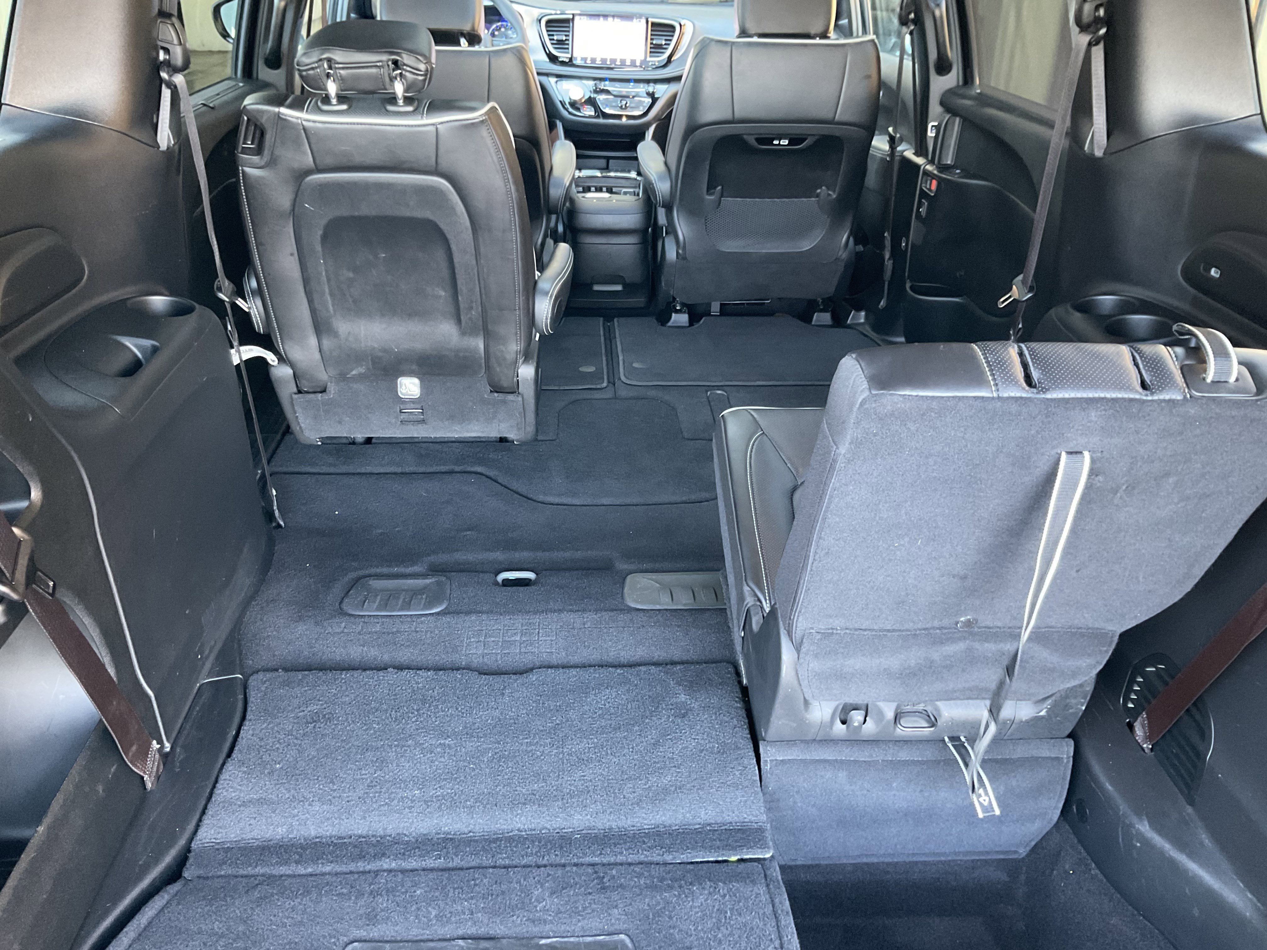 Used 2025 Chrysler Pacifica Limited FWD image 50