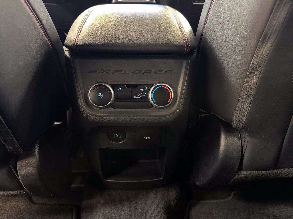 Used 2025 Ford Explorer ST-Line w/ ST-Line Street Pack AWD/4WD image 17