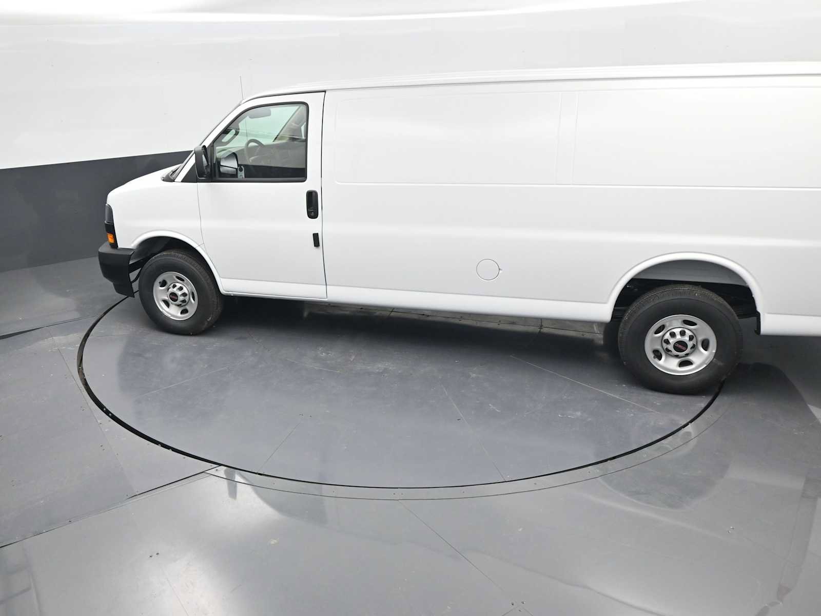 New 2026 GMC Savana 3500 Extended RWD image 26