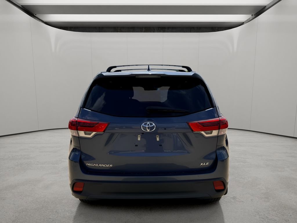 Used 2019 Toyota Highlander XLE FWD image 4