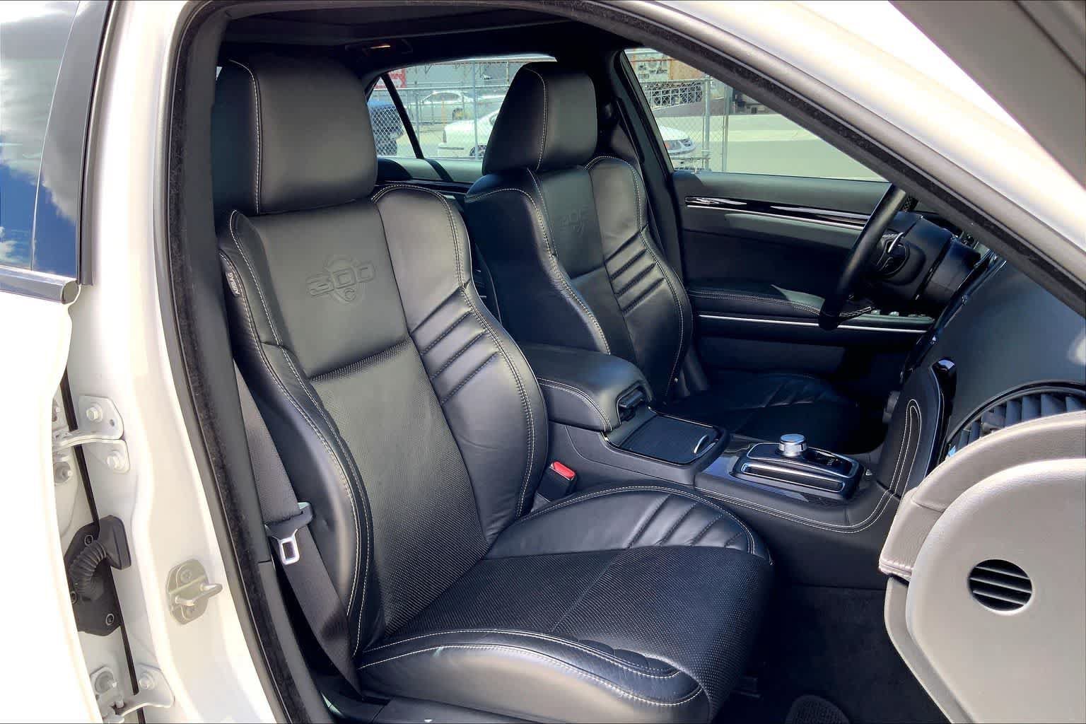 Used 2023 Chrysler 300 C RWD image 13