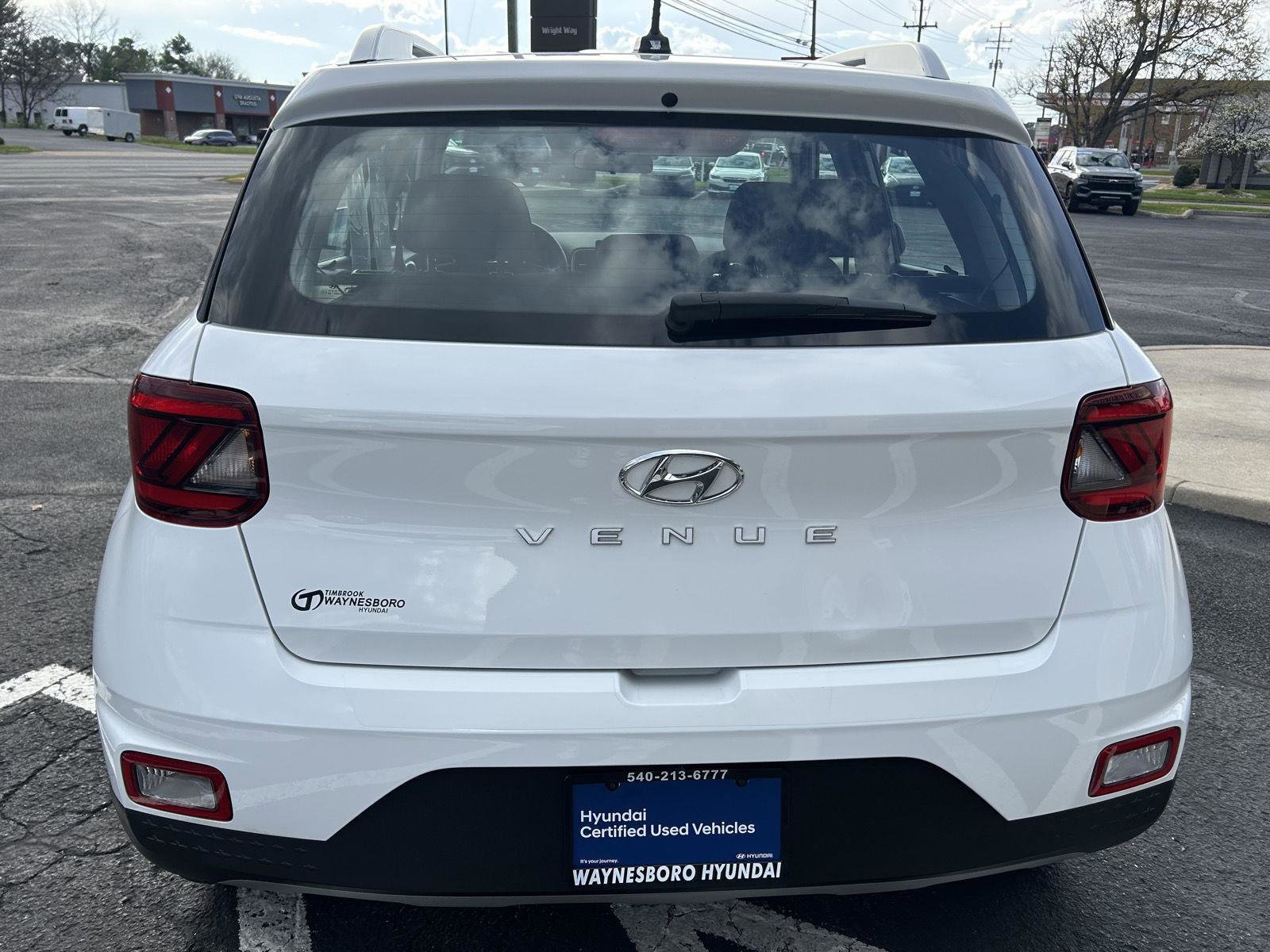 Certified 2024 Hyundai Venue SEL FWD image 4