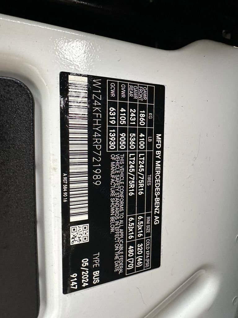 Used 2024 Mercedes-Benz Sprinter 2500 image 30