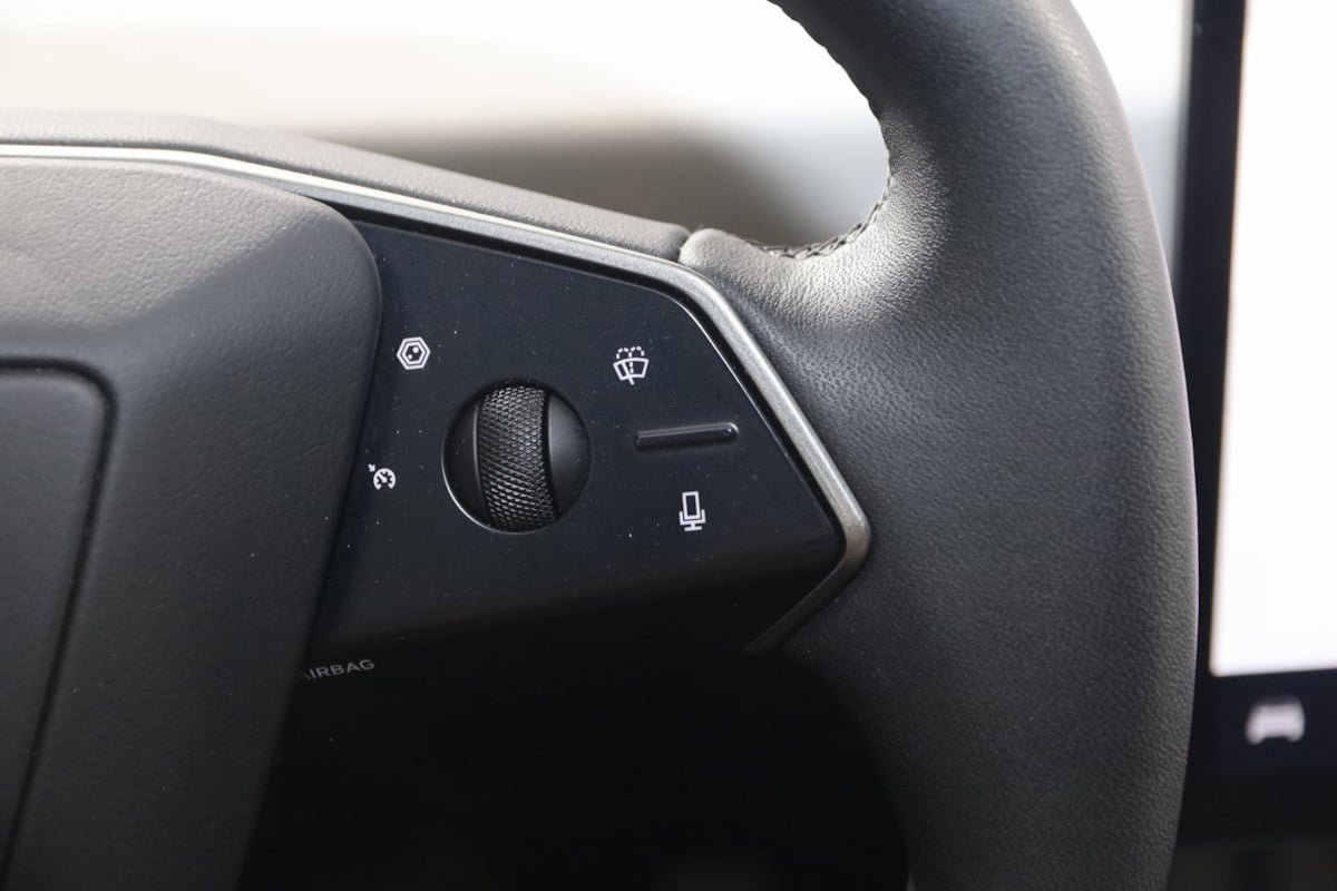 Used 2024 Tesla Cybertruck AWD Crew Cab image 38